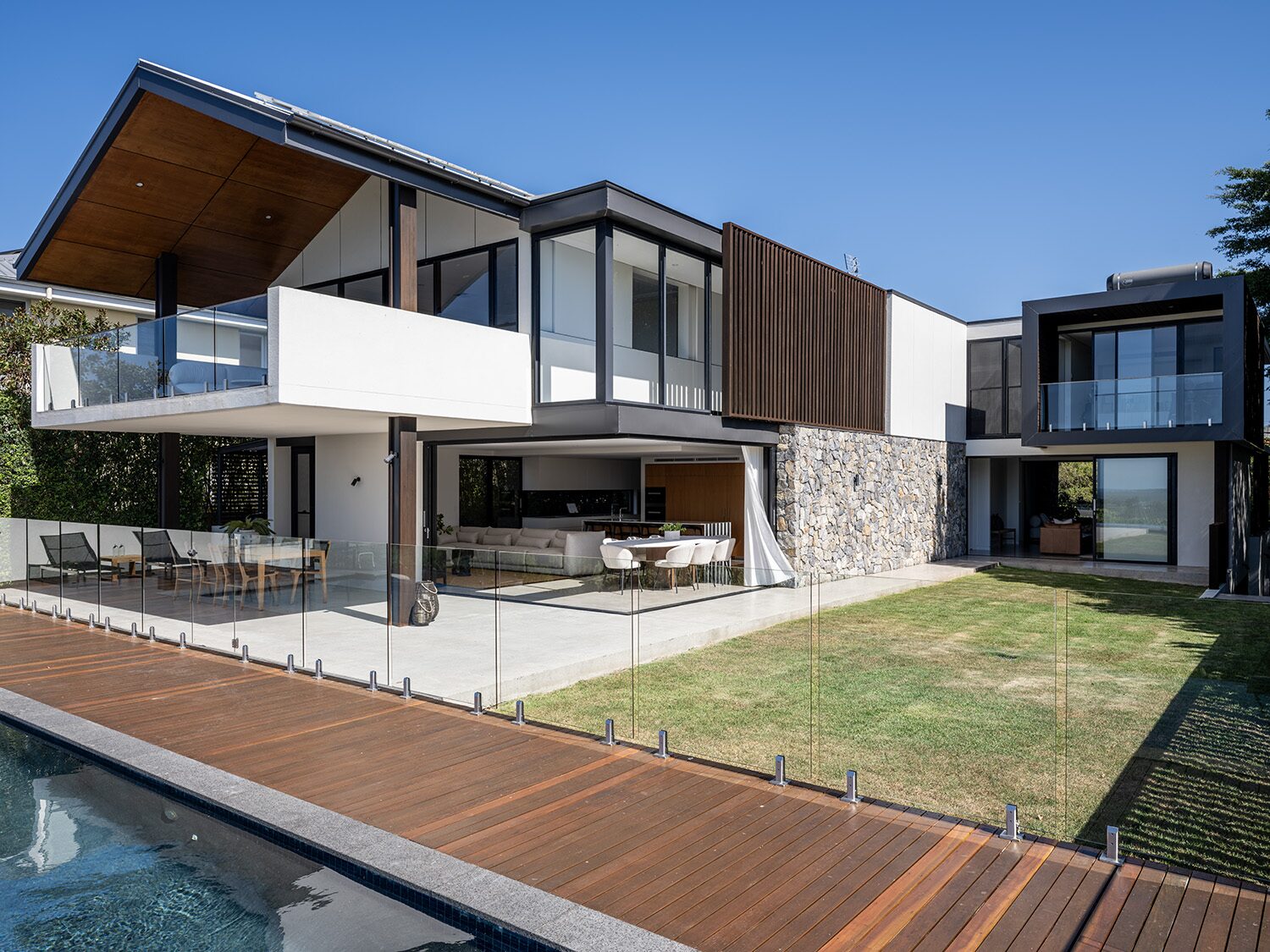 Amaroo — exterior detail