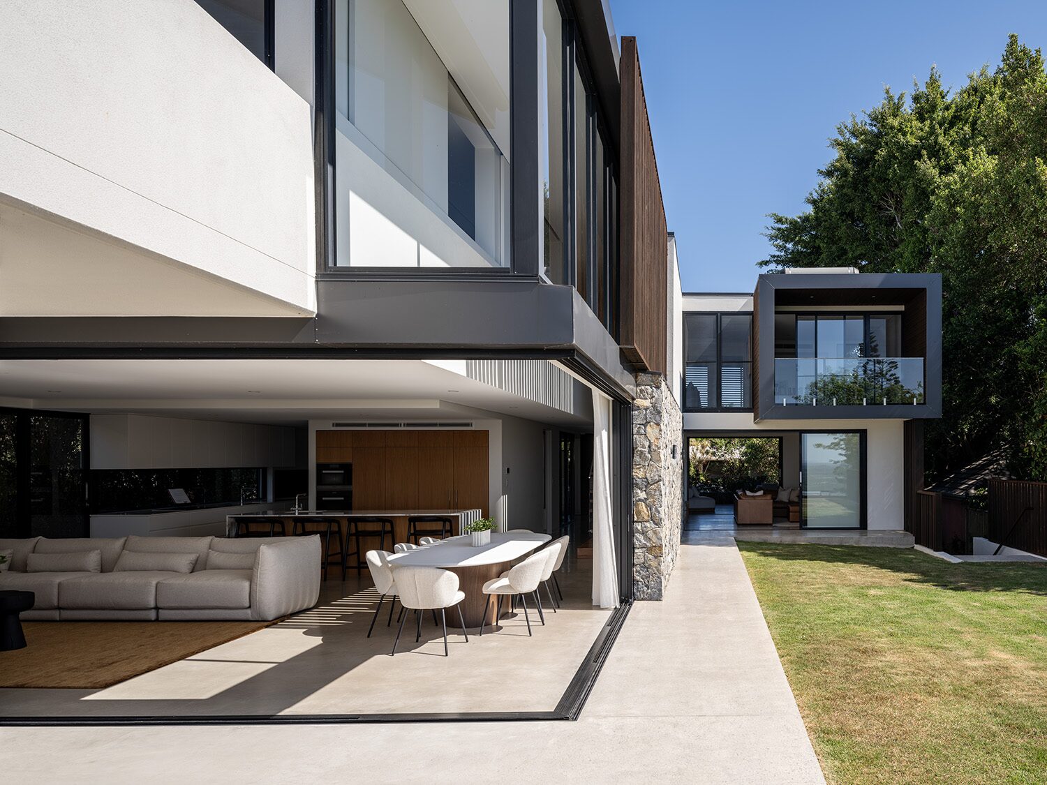 Amaroo — exterior