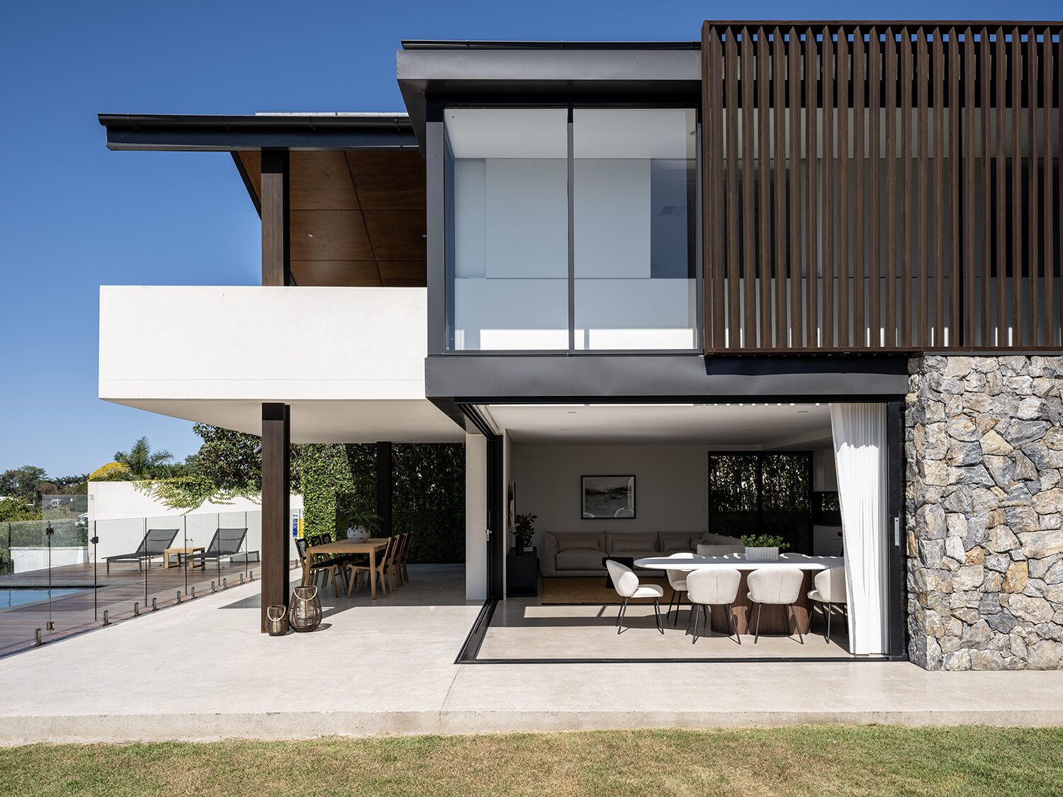 Amaroo — exterior detail