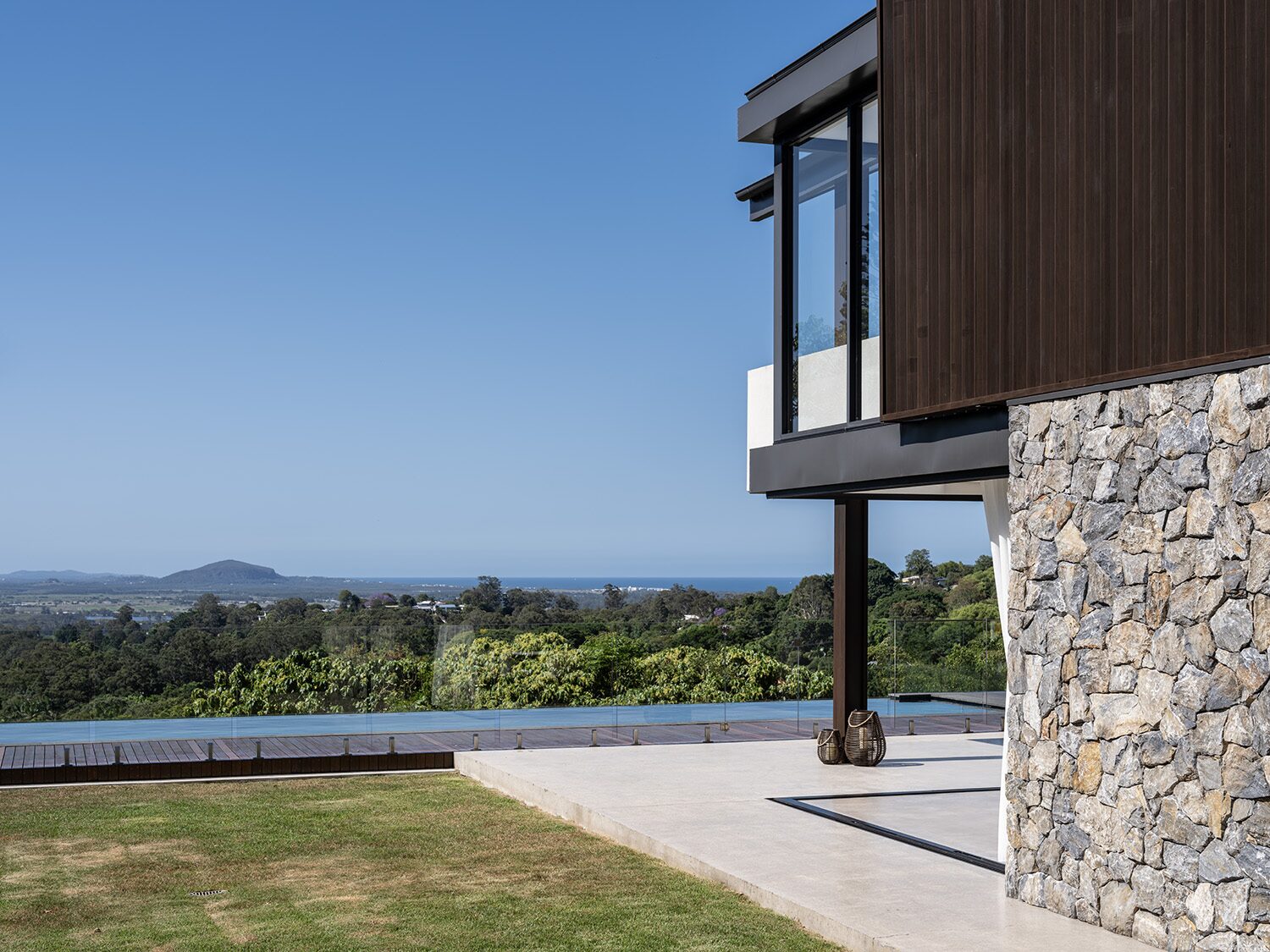 Amaroo — exterior detail
