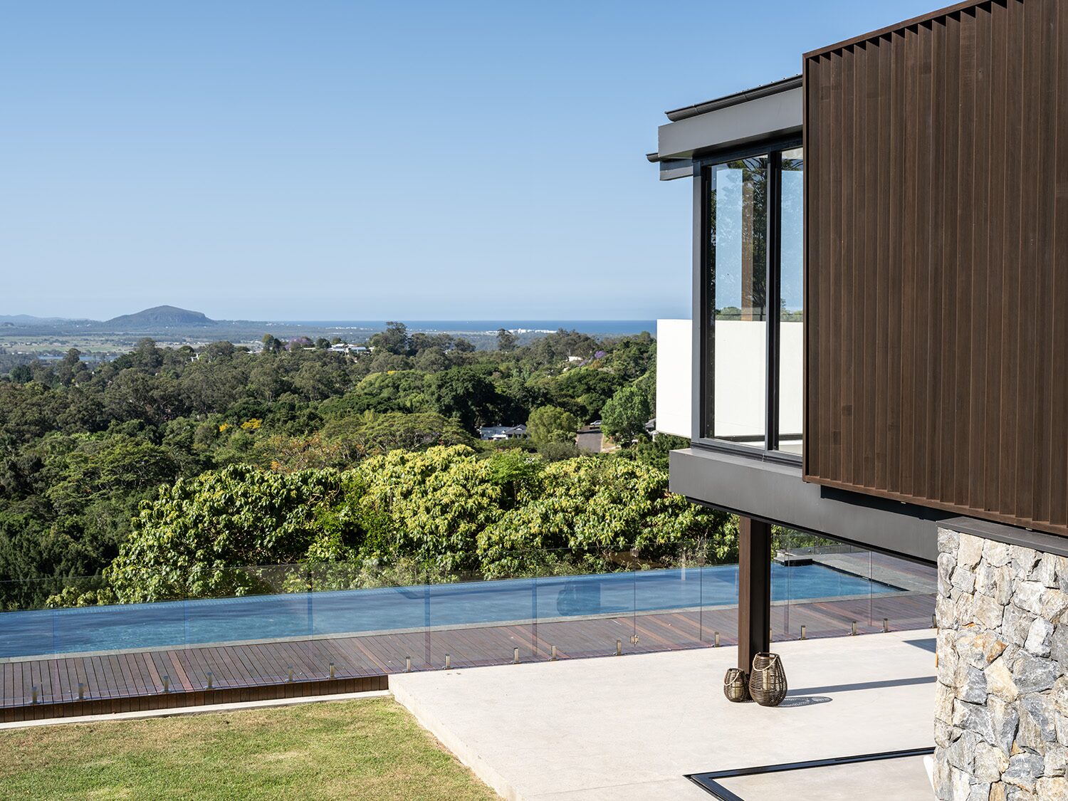 Amaroo — exterior detail