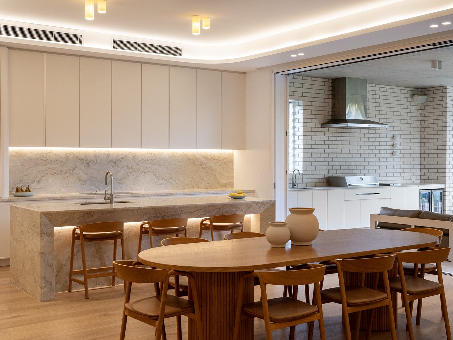 Canopus 2.0 — kitchen and dining, alfresco pass-through