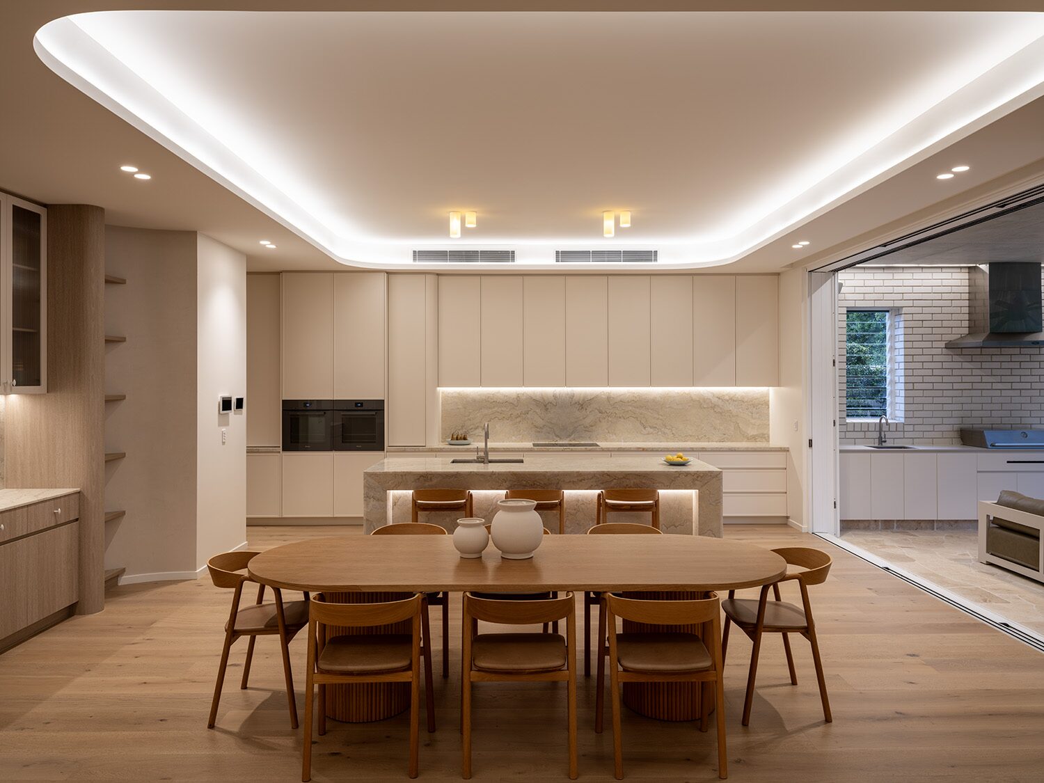 Canopus 2.0 — kitchen, marble island and dining table