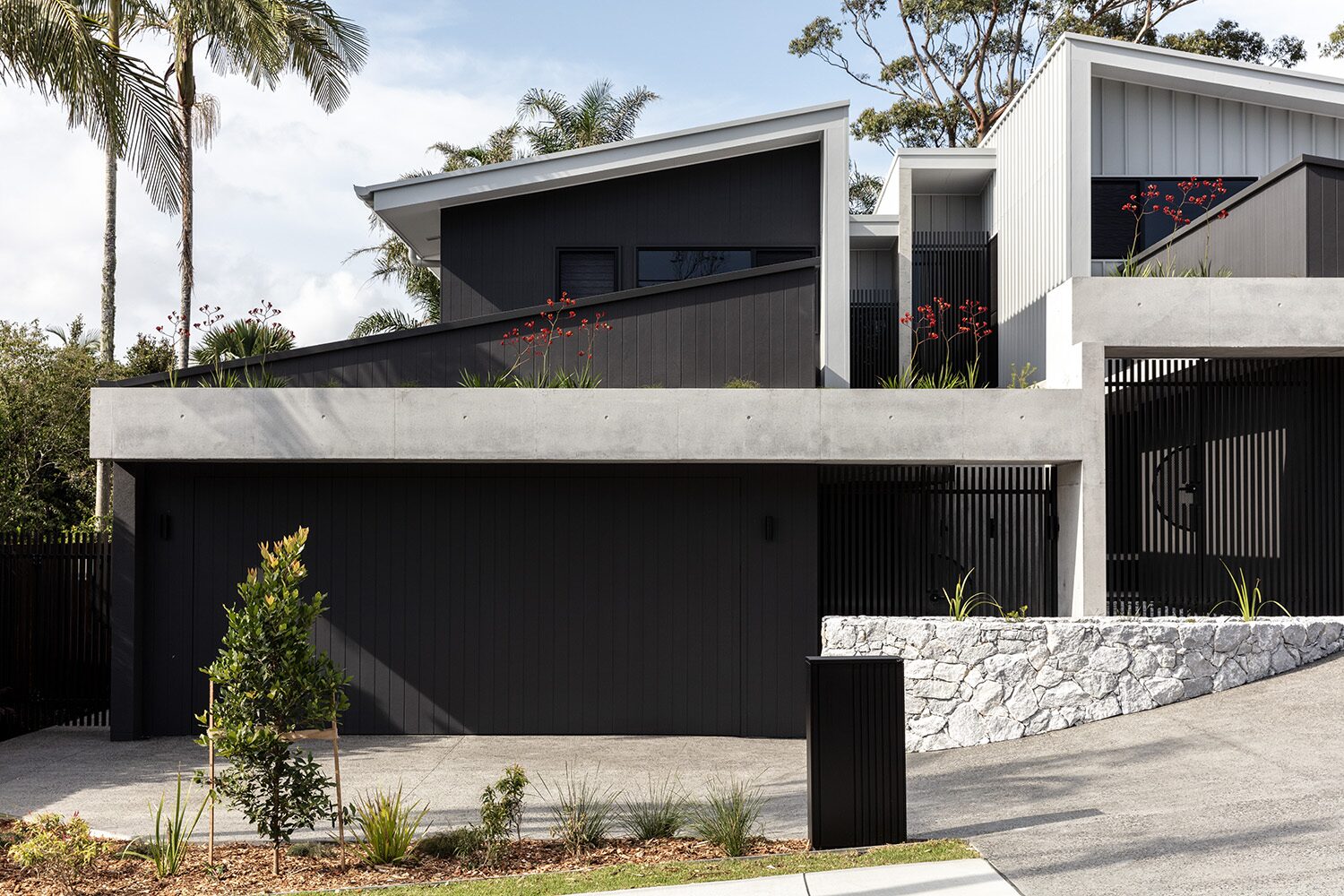 Delorme — exterior detail