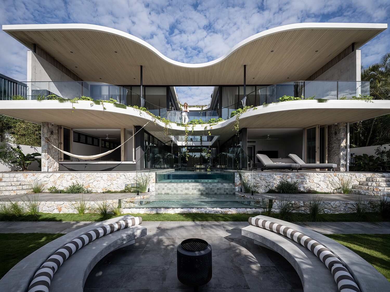 Netherby Rise — wave roof rear facade and pool