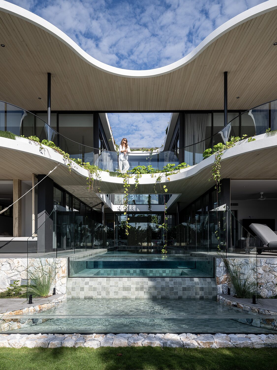 Netherby Rise — curved facade detail