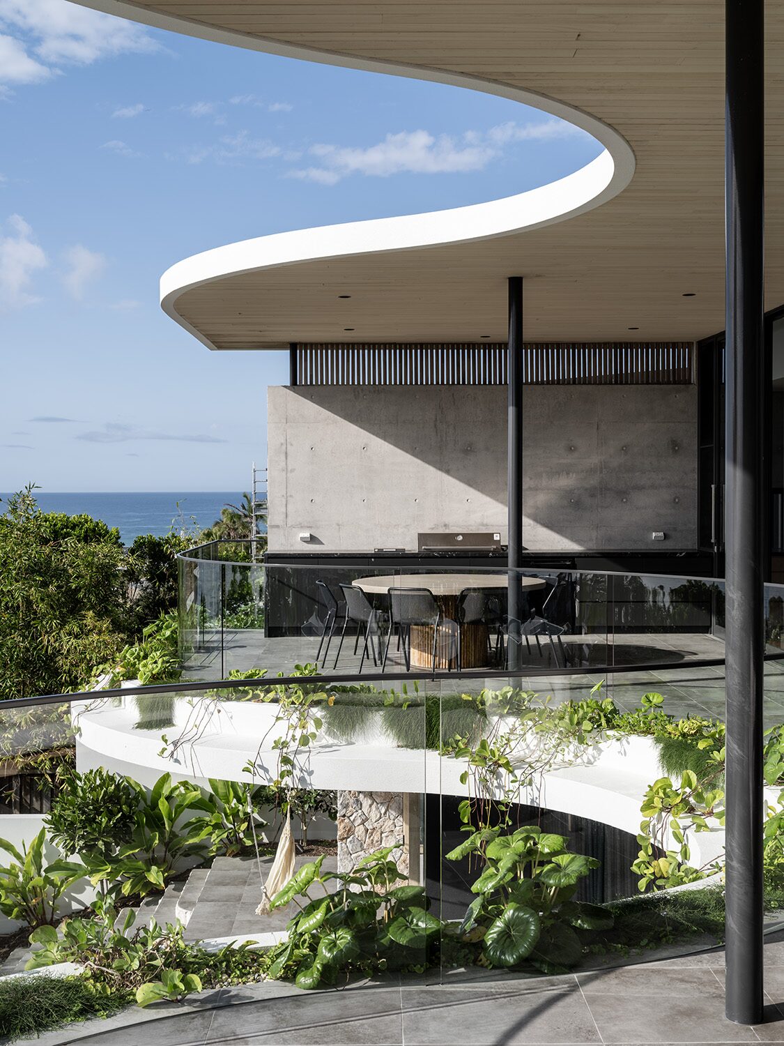Netherby Rise — outdoor dining and kitchen