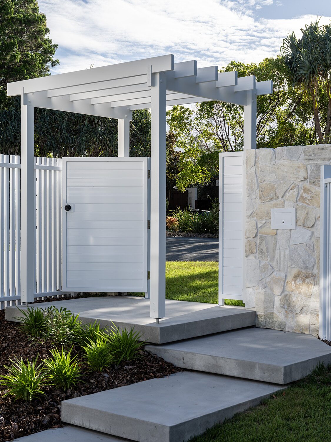 Noosaville — exterior detail