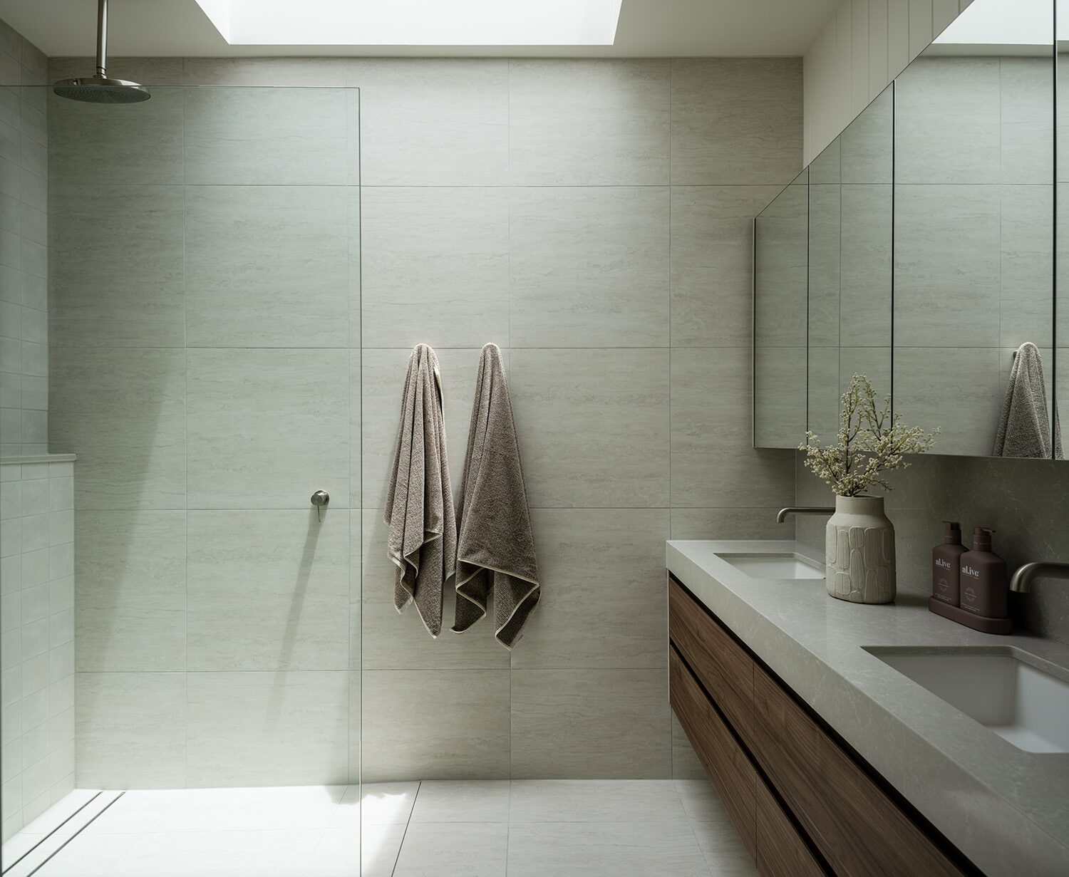 Noosaville — bathroom