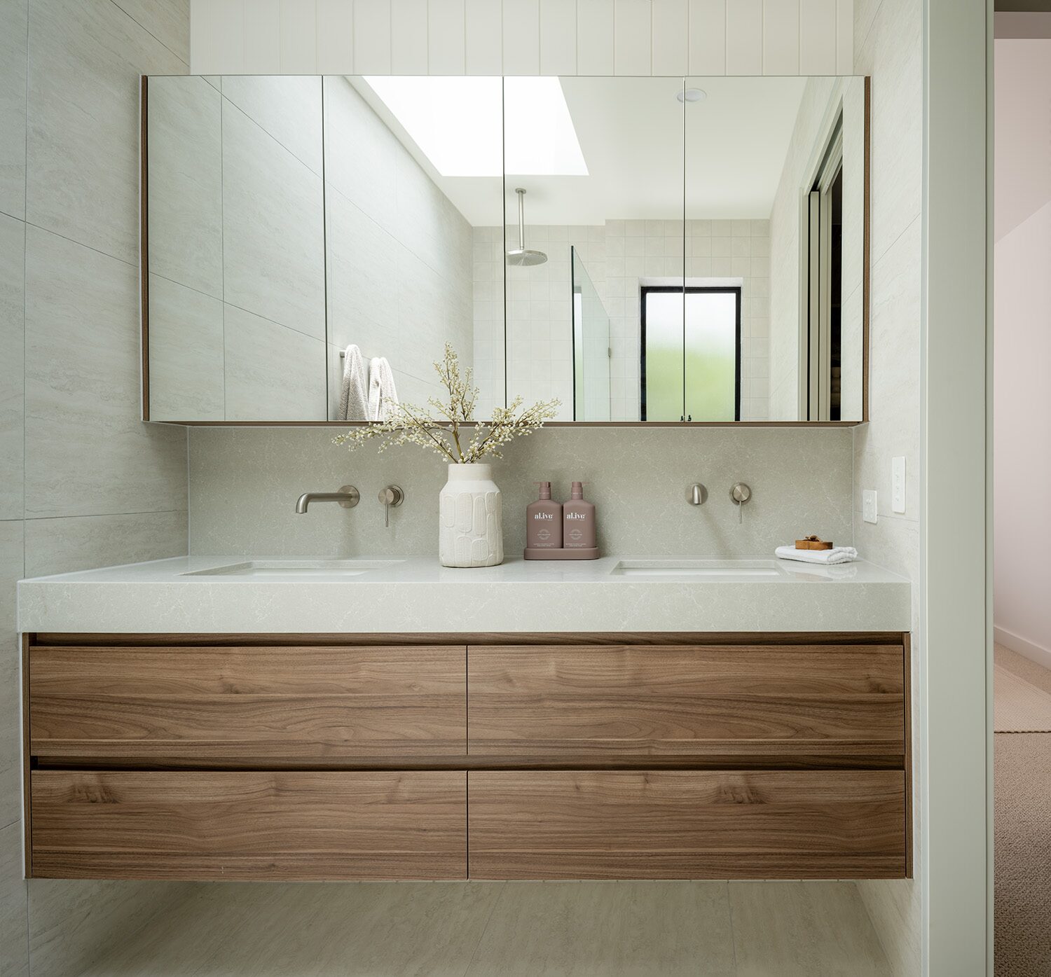 Noosaville — interior detail