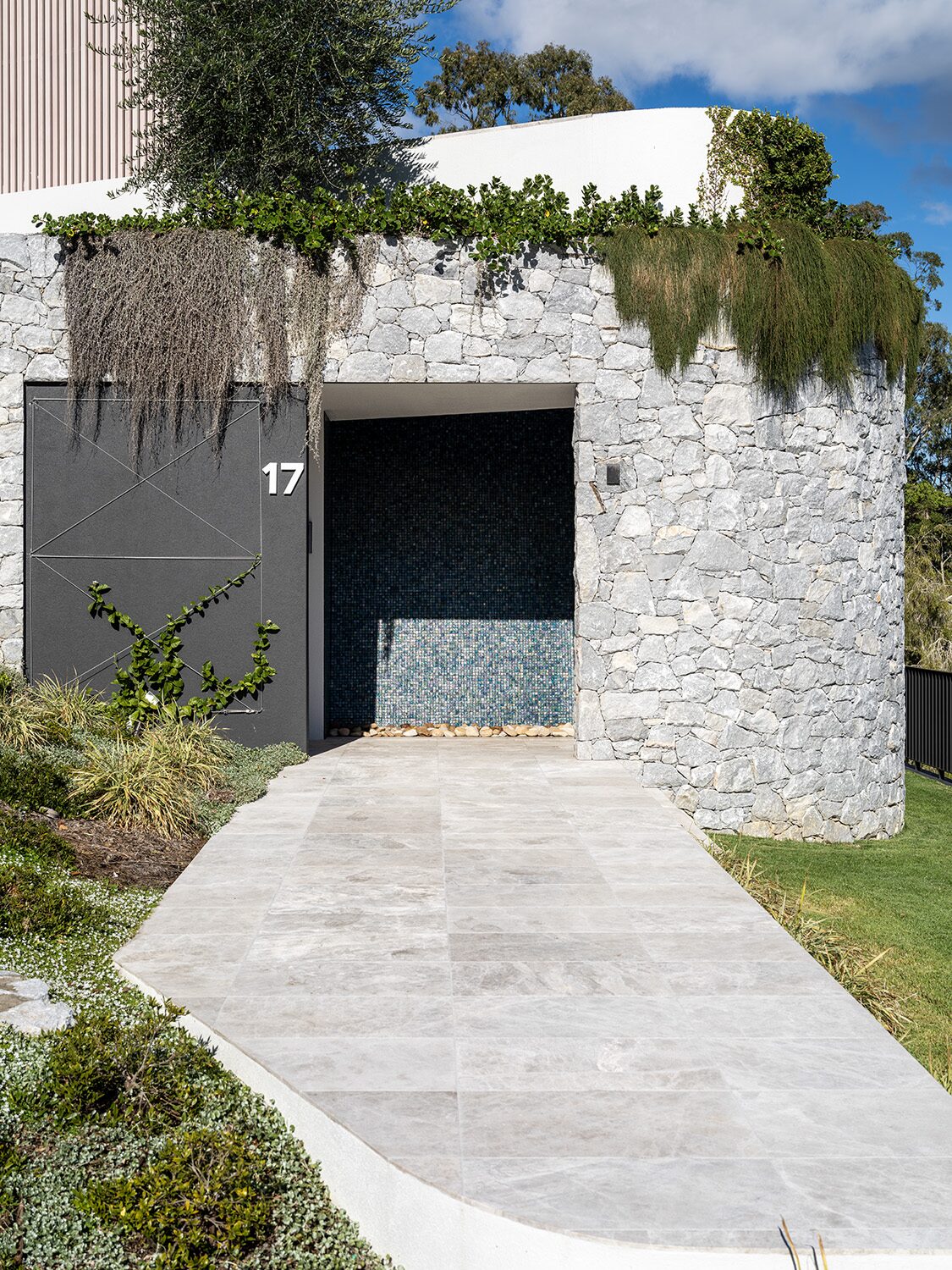 Pacific Heights — exterior
