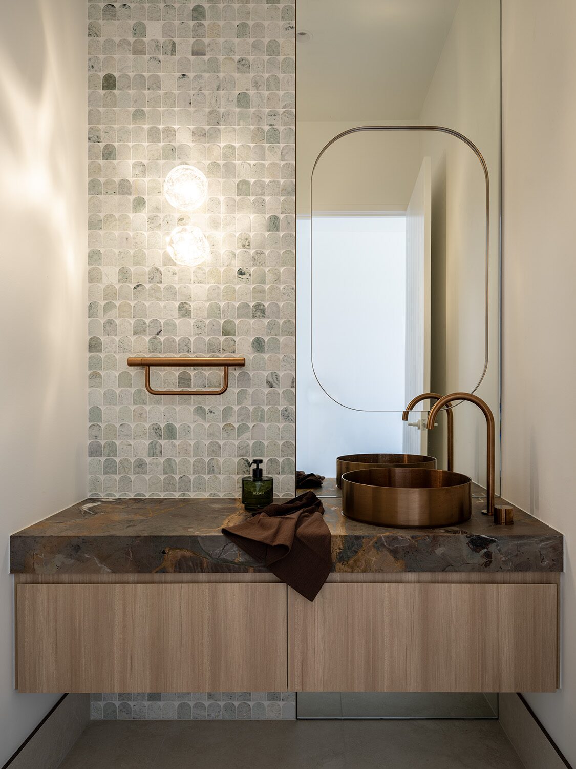 Pelham — bathroom, scalloped tile and brass tapware