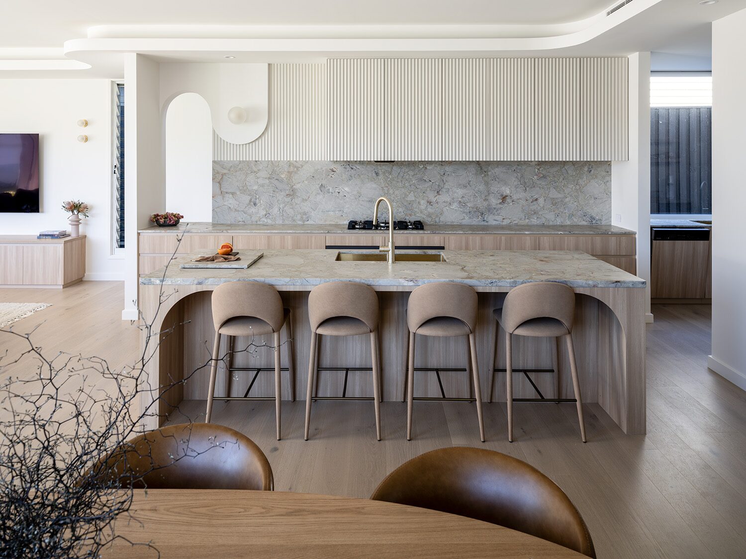 Pelham — kitchen, arched joinery and island