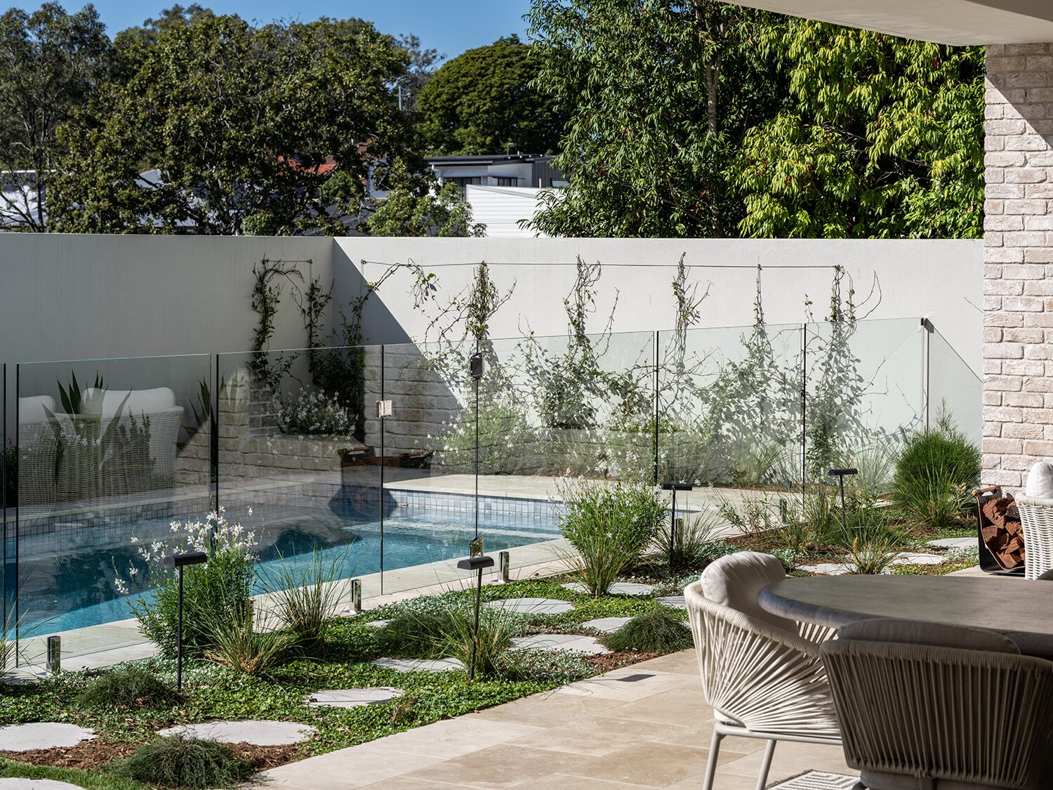 Pelham — pool terrace, dining