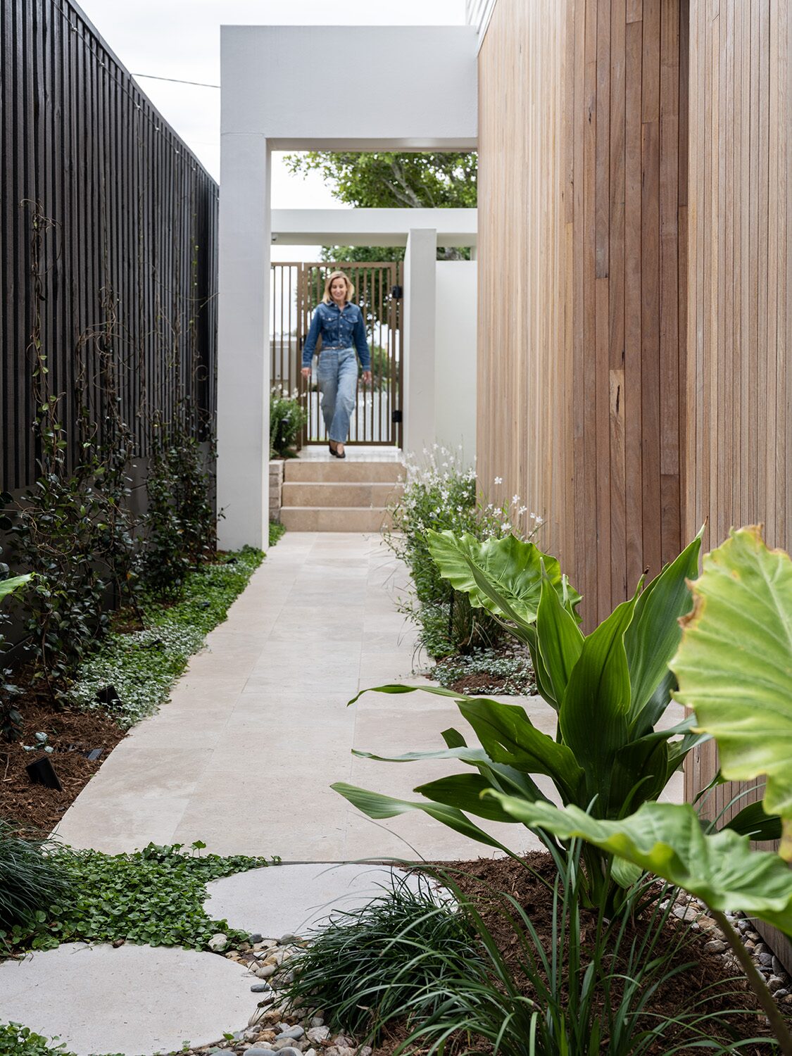 Pelham — side entry walkway