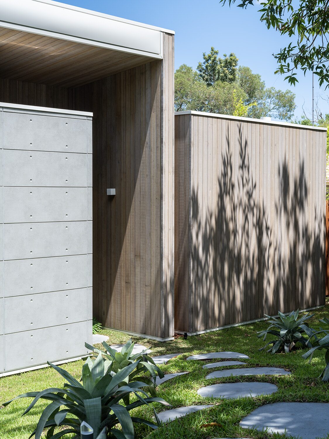 Tarina — exterior detail